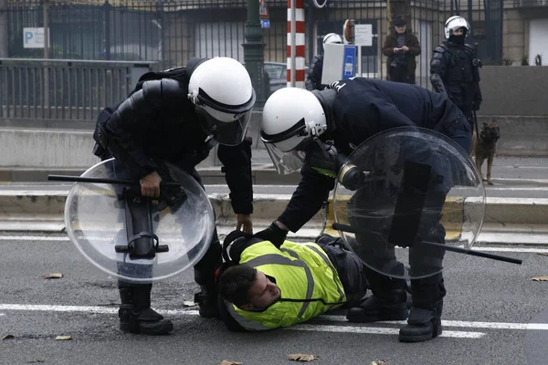 Τα κίτρινα γιλέκα διαμαρτύρονται στις Βρυξέλλες — Φωτογραφία Αρχείου