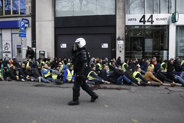 Gula västar protesterar i Bryssel — Stockfoto