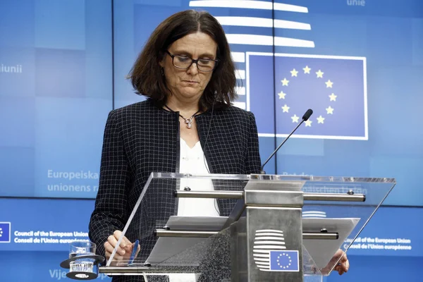 La Comisaria Europea de Comercio, Cecilia Malmstrom, da una conferencia de prensa —  Fotos de Stock