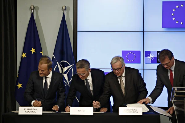Совместная декларация о сотрудничестве ЕС и НАТО, Брюссель — стоковое фото