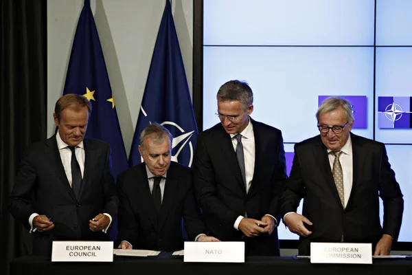 Совместная декларация о сотрудничестве ЕС и НАТО, Брюссель — стоковое фото