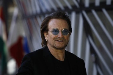 Bono İrlandalı grup U2 şarkıcı ve Bir kampanya Bon kurucularından
