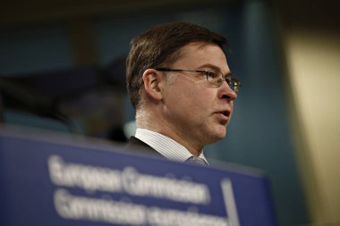 Brüksel, Belçika. 14 Mart 2018. Avrupa Komisyonu Başkan Yardımcısı Valdis Dombrovskis'in, Komisyon'un bankacılık sektöründe ifa etmeyen kredilerin azaltılmasını hızlandırma önerileri üzerine düzenlediği basın toplantısı. 