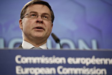 Brüksel, Belçika. 14 Mart 2018. Avrupa Komisyonu Başkan Yardımcısı Valdis Dombrovskis'in, Komisyon'un bankacılık sektöründe ifa etmeyen kredilerin azaltılmasını hızlandırma önerileri üzerine düzenlediği basın toplantısı. 