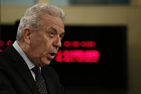 Press conference of Dimitris Avramopoulos, Member of the EU Comm — Stock Photo, Image