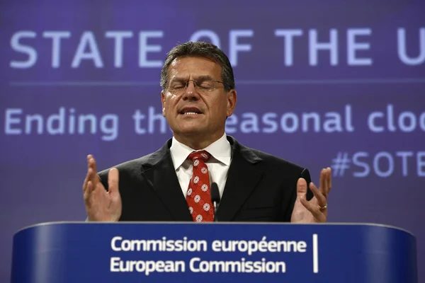Communiqué de presse des commissaires de l'UE sur les changements d'heure saisonniers, B — Photo