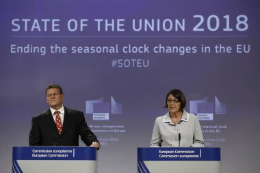 Avrupa Birliği Komisyon Üyeleri'nin mevsimsel saat değişiklikleri yle ilgili basın açıklaması, B