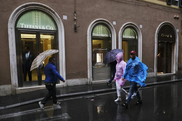 People Walk Rainfall Rome Italy April 2019 — Stock Photo, Image