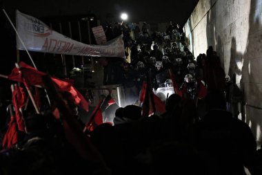 Üçüncü değerlendirmenin yeni çoklu tasarısının oylanmını protesto, 15 Ocak 2018'de Yunanistan'ın başkenti Atina'da.         