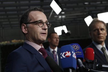 Ab, E3 Dışişleri Bakanları ve İran ile Nükleer Anlaşma, B