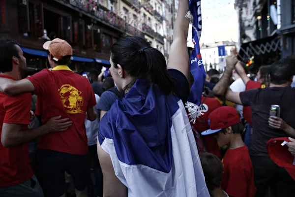 I sostenitori francesi festeggiano dopo la finale della Russia 2018 W — Foto Stock