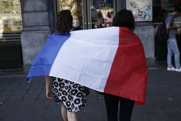 I sostenitori francesi festeggiano dopo la finale della Russia 2018 W — Foto Stock