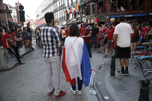 Francuskich kibiców świętować po finale Rosji 2018 W — Zdjęcie stockowe