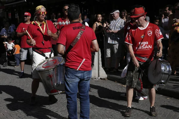 ベルギーのサッカーチームのファンが祝う、ベルギー — ストック写真