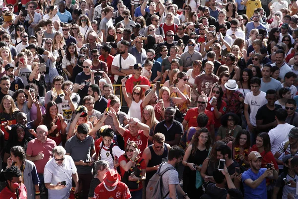 I tifosi di calcio belgi festeggiano, Belgio — Foto Stock