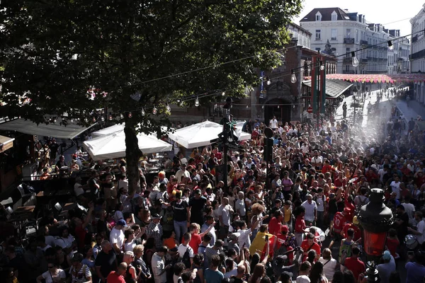 벨기에 축구 팀 팬들이 축하합니다, 벨기에 — 스톡 사진