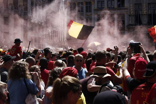 ベルギーのサッカーチームのファンが祝う、ベルギー — ストック写真