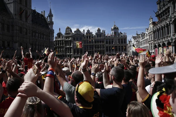 Los aficionados al fútbol belga celebran, Bélgica — Foto de Stock