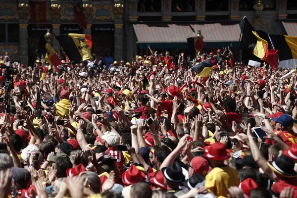 I tifosi di calcio belgi festeggiano, Belgio — Foto Stock