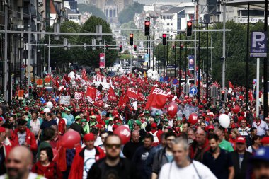 Belçikalı işçiler ve çalışanlar 16 Mayıs 2018'de Brüksel'de planlanan emeklilik reformlarını protesto etmek     