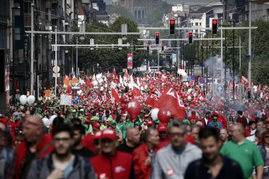 Belçikalı işçiler ve çalışanlar 16 Mayıs 2018'de Brüksel'de planlanan emeklilik reformlarını protesto etmek     