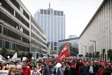 Belçikalı işçiler ve çalışanlar 16 Mayıs 2018'de Brüksel'de planlanan emeklilik reformlarını protesto etmek     