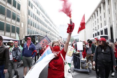 Belçikalı işçiler ve çalışanlar 16 Mayıs 2018'de Brüksel'de planlanan emeklilik reformlarını protesto etmek     