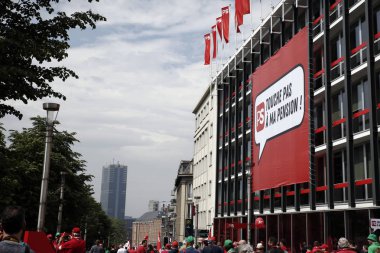 Belçikalı işçiler ve çalışanlar 16 Mayıs 2018'de Brüksel'de planlanan emeklilik reformlarını protesto etmek     