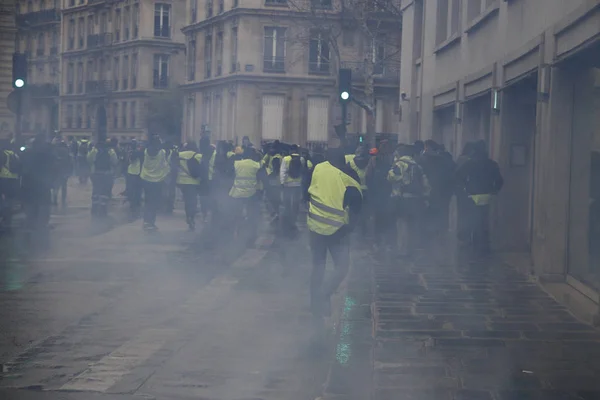 Διαμαρτυρία για τα κίτρινα γιλέκα στο Παρίσι, Γαλλία — Φωτογραφία Αρχείου