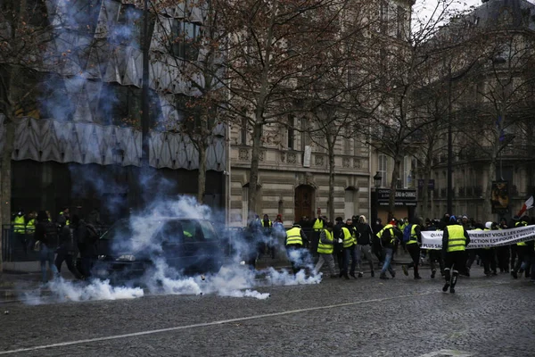 Διαμαρτυρία για τα κίτρινα γιλέκα στο Παρίσι, Γαλλία — Φωτογραφία Αρχείου