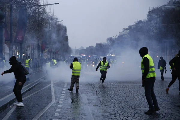 Protest żółte kamizelki w Paryżu, Francja — Zdjęcie stockowe