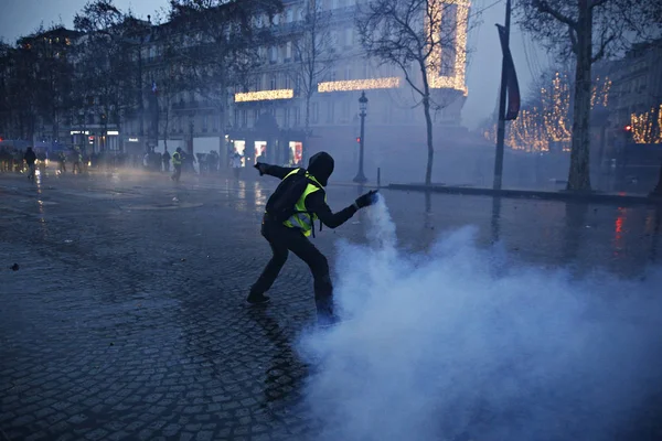 フランス・パリで黄色いベスト抗議 — ストック写真