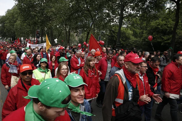 ベルギーの労働者と従業員は 2018年5月16日にベルギーのブリュッセルで計画されている年金改革に抗議する — ストック写真