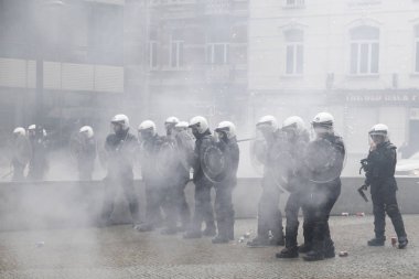 16 Aralık 2018'de Belçika'nın Başkenti Brüksel'de Marakeş Göç Paktı'nı protesto eden aşırı sağcı lar çevik kuvvetle çatıştı.