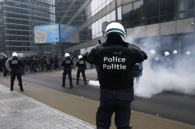 16 Aralık 2018'de Belçika'nın Başkenti Brüksel'de Marakeş Göç Paktı'nı protesto eden aşırı sağcı lar çevik kuvvetle çatıştı.