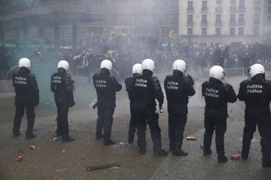 16 Aralık 2018'de Belçika'nın Başkenti Brüksel'de Marakeş Göç Paktı'nı protesto eden aşırı sağcı lar çevik kuvvetle çatıştı.