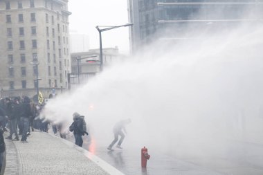 16 Aralık 2018'de Belçika'nın Başkenti Brüksel'de Marakeş Göç Paktı'nı protesto eden aşırı sağcı lar çevik kuvvetle çatıştı.