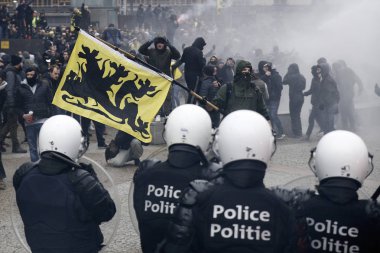 16 Aralık 2018'de Belçika'nın Başkenti Brüksel'de Marakeş Göç Paktı'nı protesto eden aşırı sağcı lar çevik kuvvetle çatıştı.
