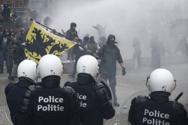 16 Aralık 2018'de Belçika'nın Başkenti Brüksel'de Marakeş Göç Paktı'nı protesto eden aşırı sağcı lar çevik kuvvetle çatıştı.