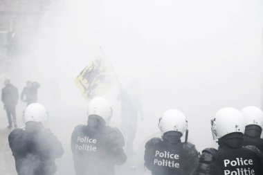 16 Aralık 2018'de Belçika'nın Başkenti Brüksel'de Marakeş Göç Paktı'nı protesto eden aşırı sağcı lar çevik kuvvetle çatıştı.