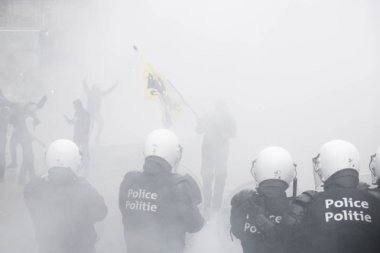16 Aralık 2018'de Belçika'nın Başkenti Brüksel'de Marakeş Göç Paktı'nı protesto eden aşırı sağcı lar çevik kuvvetle çatıştı.