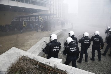 16 Aralık 2018'de Belçika'nın Başkenti Brüksel'de Marakeş Göç Paktı'nı protesto eden aşırı sağcı lar çevik kuvvetle çatıştı.