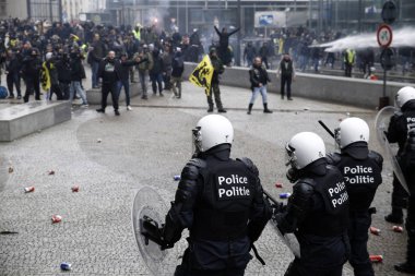 16 Aralık 2018'de Belçika'nın Başkenti Brüksel'de Marakeş Göç Paktı'nı protesto eden aşırı sağcı lar çevik kuvvetle çatıştı.