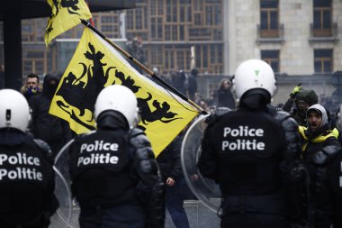 16 Aralık 2018'de Belçika'nın Başkenti Brüksel'de Marakeş Göç Paktı'nı protesto eden aşırı sağcı lar çevik kuvvetle çatıştı.