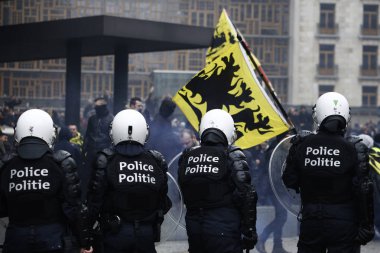 16 Aralık 2018'de Belçika'nın Başkenti Brüksel'de Marakeş Göç Paktı'nı protesto eden aşırı sağcı lar çevik kuvvetle çatıştı.