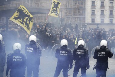 16 Aralık 2018'de Belçika'nın Başkenti Brüksel'de Marakeş Göç Paktı'nı protesto eden aşırı sağcı lar çevik kuvvetle çatıştı.