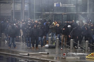 16 Aralık 2018'de Belçika'nın Başkenti Brüksel'de Marakeş Göç Paktı'nı protesto eden aşırı sağcı lar çevik kuvvetle çatıştı.