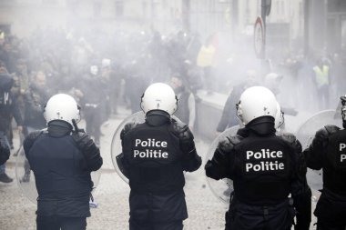 16 Aralık 2018'de Belçika'nın Başkenti Brüksel'de Marakeş Göç Paktı'nı protesto eden aşırı sağcı lar çevik kuvvetle çatıştı.