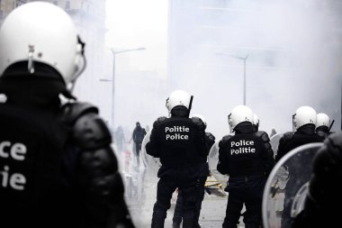 16 Aralık 2018'de Belçika'nın Başkenti Brüksel'de Marakeş Göç Paktı'nı protesto eden aşırı sağcı lar çevik kuvvetle çatıştı.