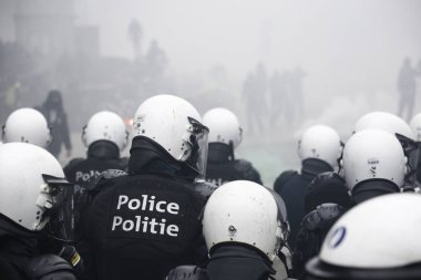 16 Aralık 2018'de Belçika'nın Başkenti Brüksel'de Marakeş Göç Paktı'nı protesto eden aşırı sağcı lar çevik kuvvetle çatıştı.